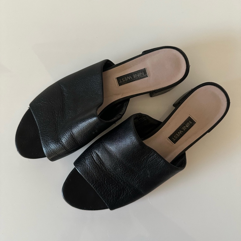 Nine West Black Leather Flat Mule / Women’s US 7.5